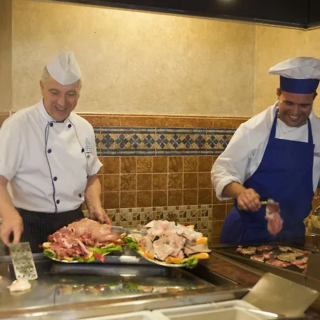 Готель Cristobal Colon