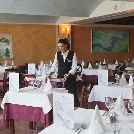 Готель Cristobal Colon